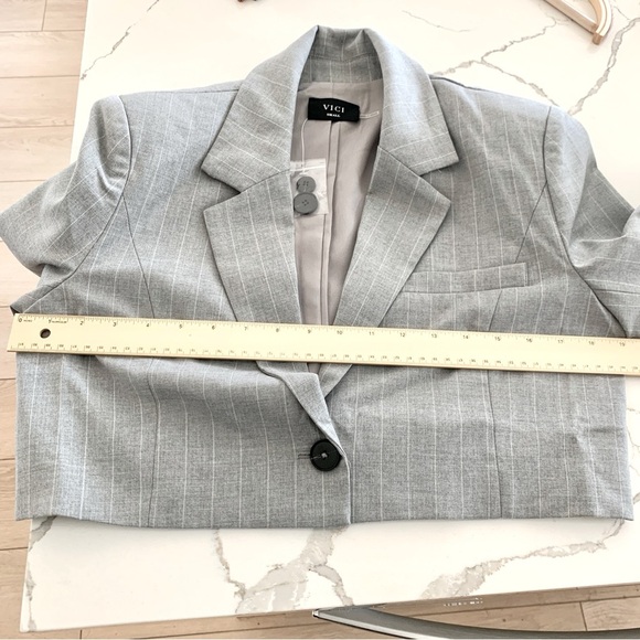 VICI Posh Preview Cropped Pinstripe Blazer Shorts Set Grey - Picture 9 of 16